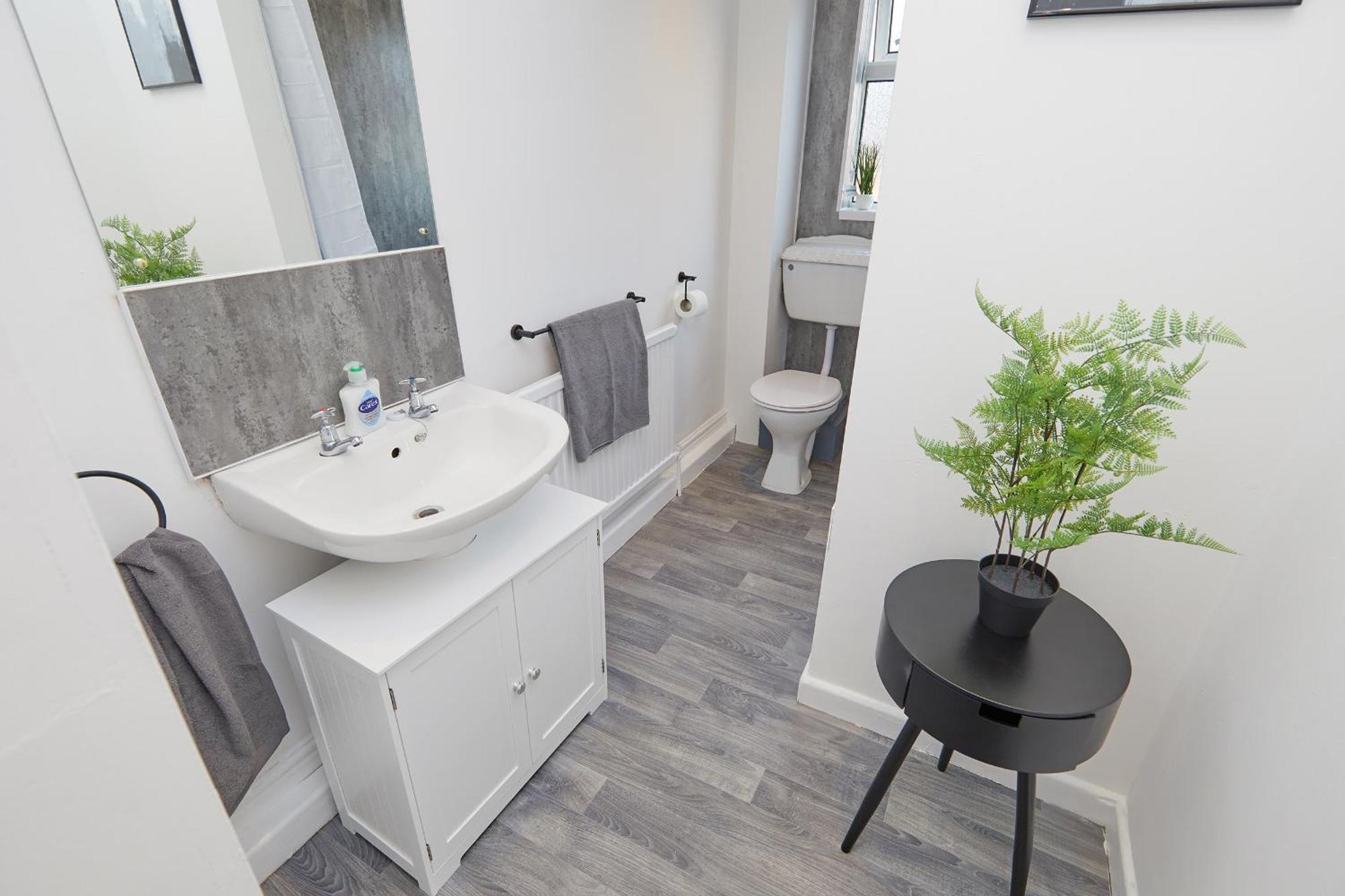 Your Sheffield Stays - Spacious 5 Bedroom House الغرفة الصورة